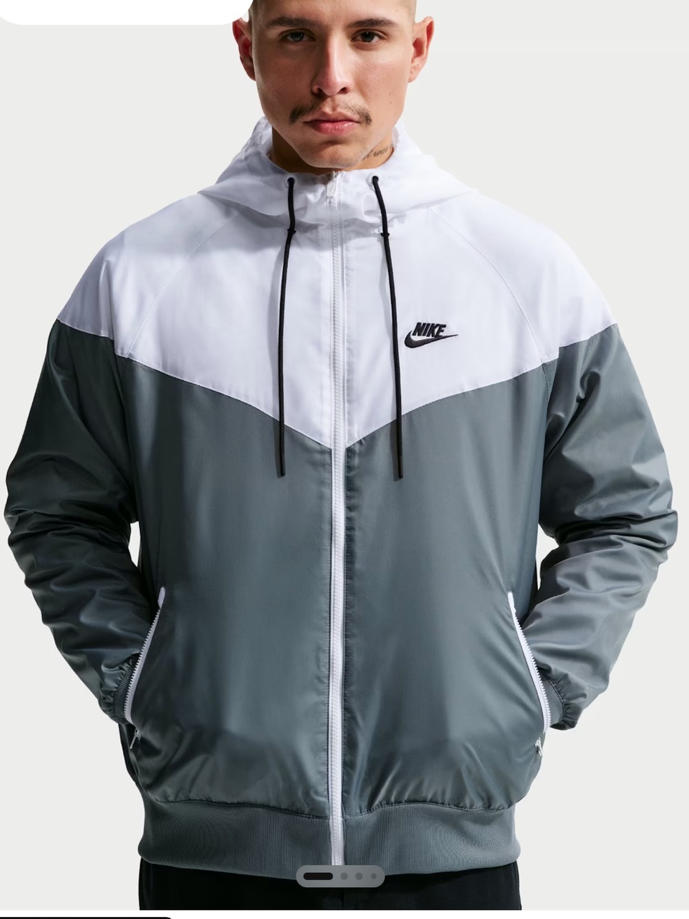 Nike Sportswear Windrunner
Men's Hooded Jacket size L